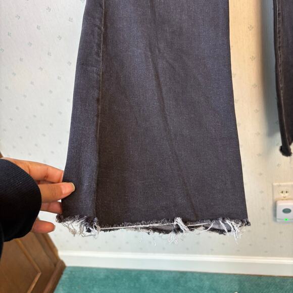 American Eagle Curvy Super High Rise Flare Jeans size 14 Short Dark Wash Ripped - Picture 8 of 10